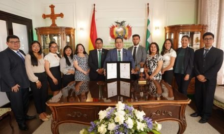 FISCALÍA LOGRA DOBLE CERTIFICACIÓN INTERNACIONAL Y MARCA UN HITO EN LA GESTIÓN EDUCATIVA