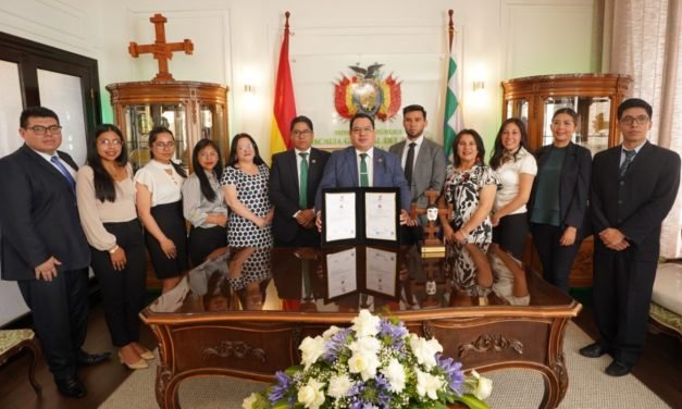 FISCALÍA LOGRA DOBLE CERTIFICACIÓN INTERNACIONAL Y MARCA UN HITO EN LA GESTIÓN EDUCATIVA