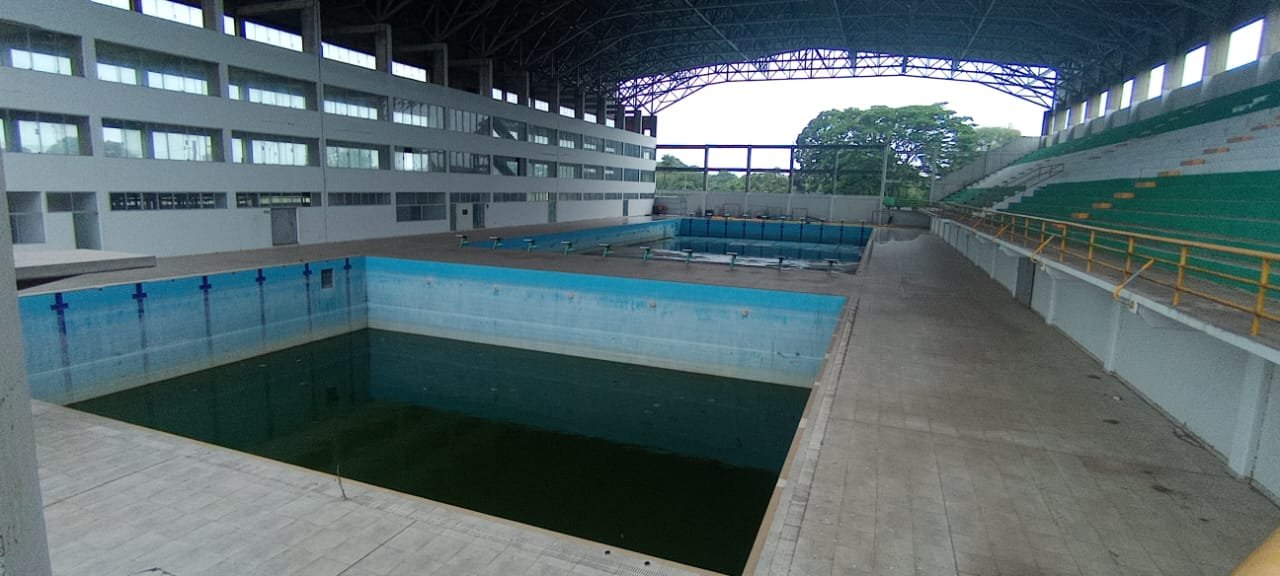PISCINA OLÍMPICA DE LA VILLA DEPORTIVA ABRAHAM TELCHI PERMANECE ABANDONADA