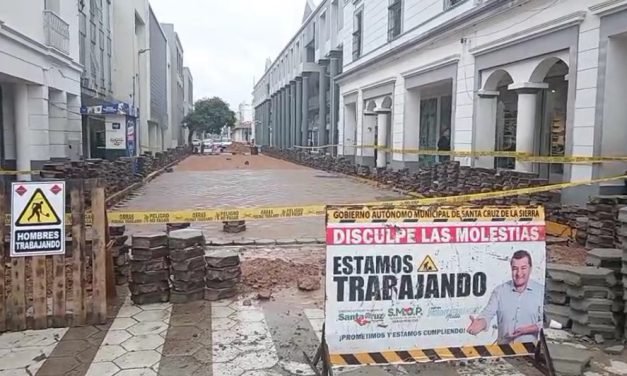 ENTIDAD FINANCIERA REEMPLAZA MÁS DE 2.000 LOSETAS EN EL CENTRO