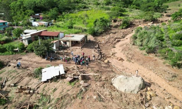 SEARPI INTENSIFICA LIMPIEZA TRAS DESLIZAMIENTO EN ACHIRA, SAMAIPATA