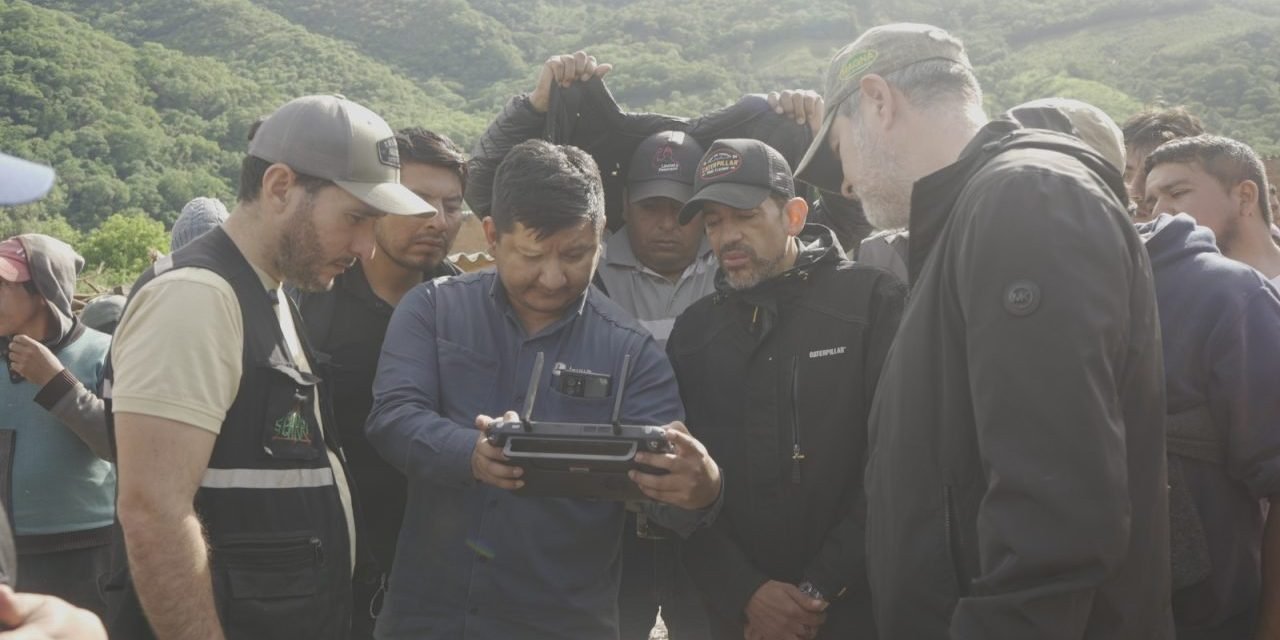 ACHIRA: CAMACHO RECORRE ZONA DEL DESLIZAMIENTO Y ANUNCIA PRESENCIA DEL PRESIDENTE