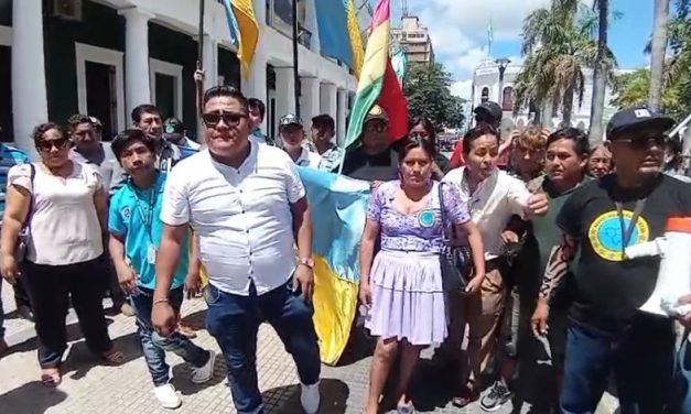 PROTESTA EN PLAZA 24 DE SEPTIEMBRE RESPALDA A LARA Y CUESTIONA DESTITUCIÓN DE EXMINISTRO