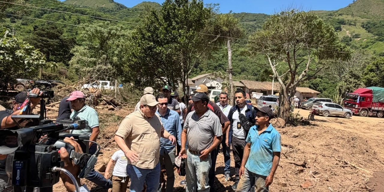 FISCAL GENERAL ENTREGA VÍVERES Y MATERIALES DE PRIMERA NECESIDAD EN ACHIRA