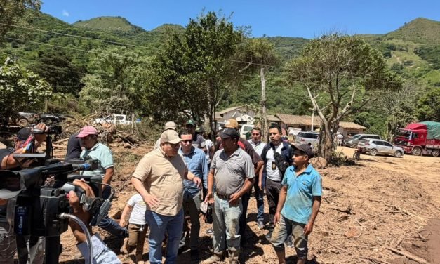 FISCAL GENERAL ENTREGA VÍVERES Y MATERIALES DE PRIMERA NECESIDAD EN ACHIRA