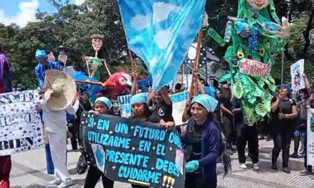 ÉXITO DE LA BIENAL INFANTOJUVENIL EN SANTA CRUZ REÚNE A MÁS DE 30 COLEGIOS