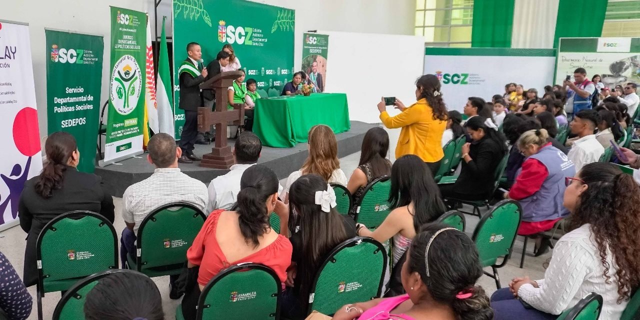 GOBERNACIÓN POSESIONA NUEVO COMITÉ DE NIÑOS Y ADOLESCENTES