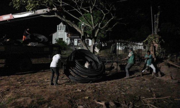 GOBERNACIÓN ENTREGA POLITUBOS PARA ABASTECER DE AGUA A FAMILIAS AFECTADAS EN ACHIRAS