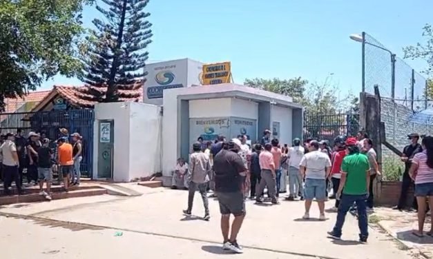 PROTESTA EN COOPAGUAS POR RENOVACIÓN DE DIRIGENCIA GENERA ENFRENTAMIENTOS
