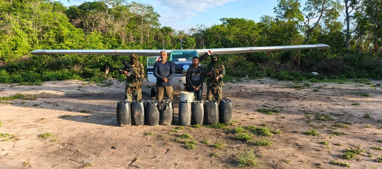 SAN MATÍAS: FELCN INCAUTA AVIONETA Y CASI MEDIA TONELADA DE COCAÍNA