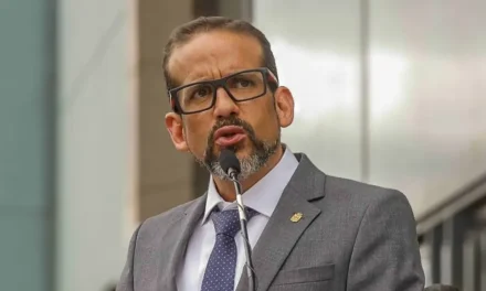 LUIS FERNANDO CAMACHO ANUNCIA ASISTENCIA A LA POSESIÓN DE RODRIGO PAZ Y EDMANAD LARA