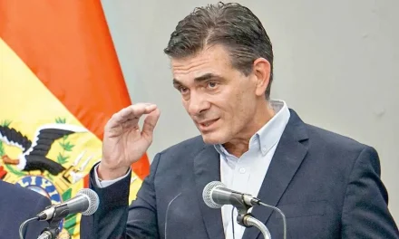 GOBIERNO DE PAZ REDUCE VICEMINISTERIOS DE 58 A 17 EN DRÁSTICA REESTRUCTURACIÓN