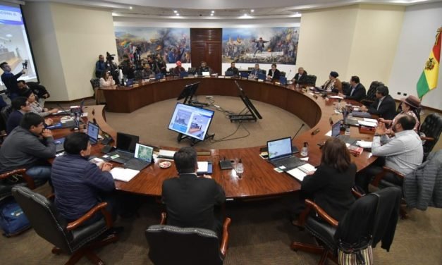 MINISTROS DE ARCE PRESENTAN SU RENUNCIA COLECTIVA TRAS EL ÚLTIMO GABINETE DE GESTIÓN