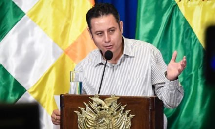 LARA RESPONDE A FAVAL Y AFIRMA QUE NO RENUNCIARÁ A LA VICEPRESIDENCIA