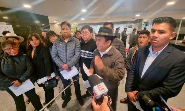 PARLAMENTARIOS AFINES A LARA DENUNCIAN “GOLPE A LA VICEPRESIDENCIA”