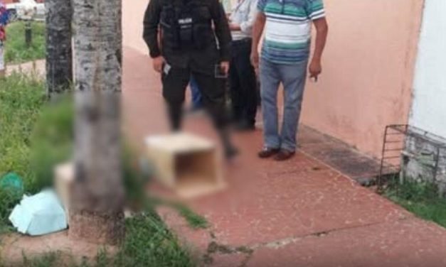 HALLAN A UN RECIÉN NACIDO SIN VIDA DENTRO DE UNA CAJA EN EL CENTRO DE SANTA CRUZ
