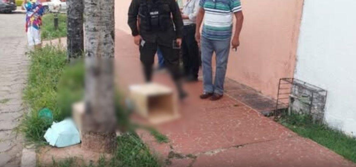 HALLAN A UN RECIÉN NACIDO SIN VIDA DENTRO DE UNA CAJA EN EL CENTRO DE SANTA CRUZ