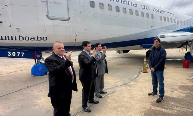 MINISTRO DE OBRAS PÚBLICAS POSESIONA A FUNCIONARIOS EN BOA, NAABOL Y DGAC