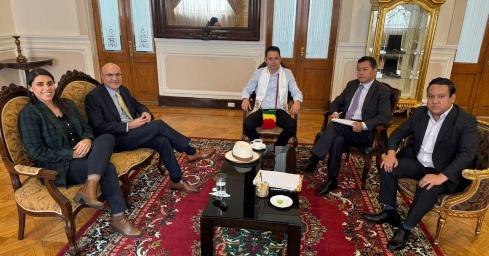 ENCUENTRO ENTRE LUPO, BARRIENTOS Y LARA BUSCA ESTABILIDAD EN EL EJECUTIVO