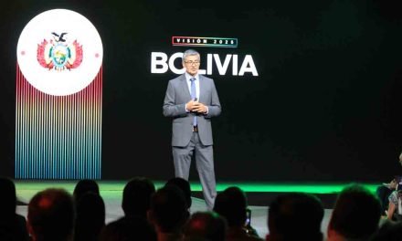 JOSÉ GABRIEL ESPINOZA PRESENTA PLAN ECONÓMICO DEL GOBIERNO DE RODRIGO PAZ