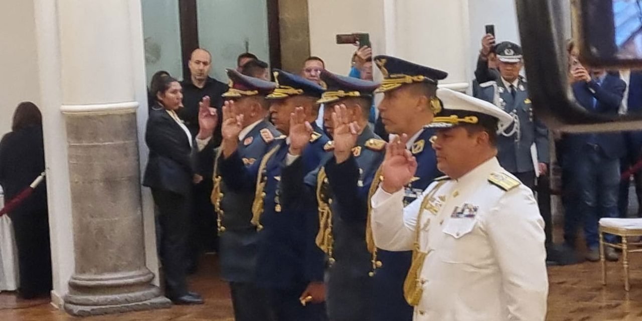 RODRIGO PAZ POSESIONA AL NUEVO ALTO MANDO MILITAR Y ANUNCIA RENOVACIÓN DE LAS FFAA