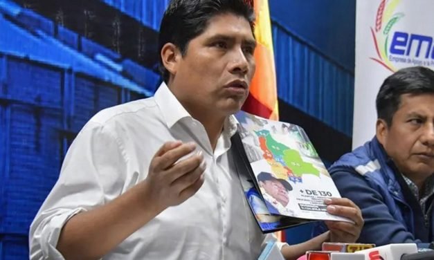 POLICÍA ACTIVA BÚSQUEDA DE FRANKLIN FLORES TRAS INCUMPLIR DETENCIÓN DOMICILIARIA
