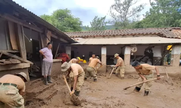 DESLIZAMIENTO EN ACHIRAS: EQUIPOS DE RESCATE HALLAN UN CUERPO EN LA ZONA DE LOS PINOS