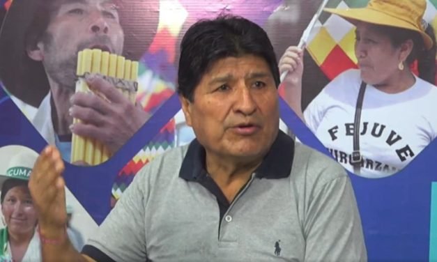 EVO CRITICA EL USO DEL LEMA “DIOS, PATRIA Y HOGAR” Y LO ASOCIA CON REGÍMENES AUTORITARIOS