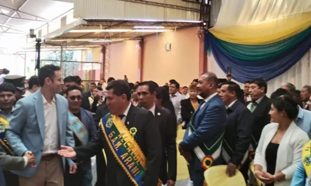 VICEPRESIDENTE LARA ASISTE A ANIVERSARIO DE ARANI MIENTRAS GENERA CRÍTICAS POR AUSENCIAS