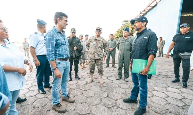 GOBERNADOR CAMACHO Y PRESIDENTE PAZ EVALÚAN DAÑOS Y ATENCIÓN A DAMNIFICADOS EN EL TORNO