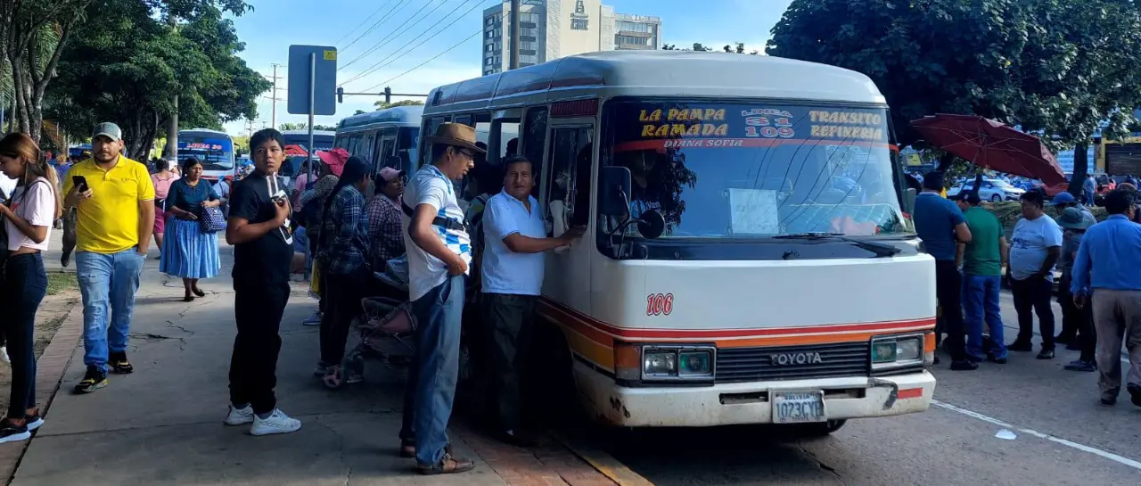 TRANSPORTE EN SANTA CRUZ ANUNCIA PARO INDEFINIDO DESDE EL LUNES