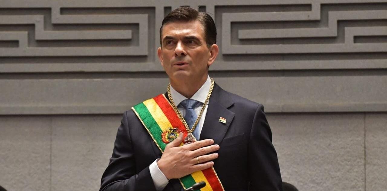 “BOLIVIA VA A SALIR ADELANTE”, AFIRMA PAZ EN SALUDO DE NAVIDAD