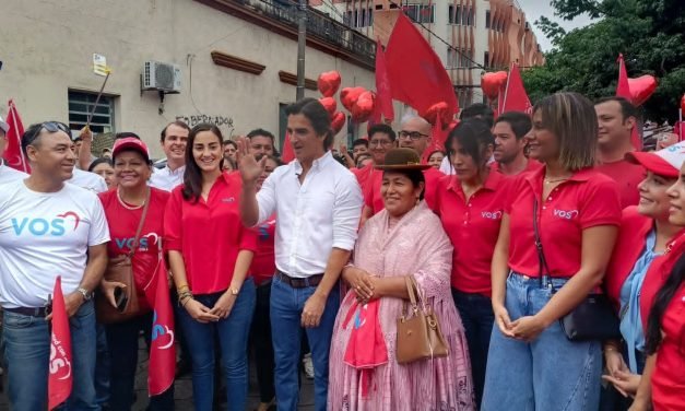 MAMEN SAAVEDRA OFICIALIZA SU CANDIDATURA A LA ALCALDÍA DE SANTA CRUZ