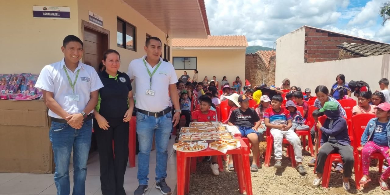 FISCAL GENERAL DEL ESTADO ENTREGA MÁS DE 700 REGALOS A NIÑOS DE LOS VALLES CRUCEÑOS