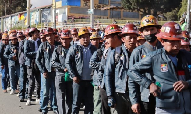 MINEROS ASALARIADOS DE ORURO INICIAN HUELGA INDEFINIDA Y EXIGEN ABROGACIÓN DEL “GASOLINAZO”
