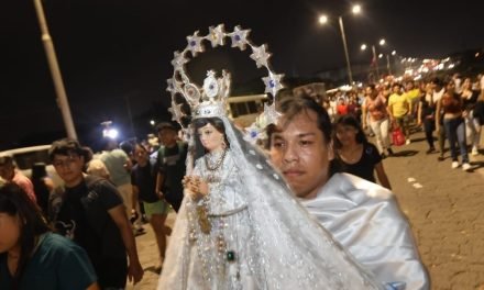 MILES DE DEVOTOS CAMINARON HACIA COTOCA EN HOMENAJE A LA VIRGEN