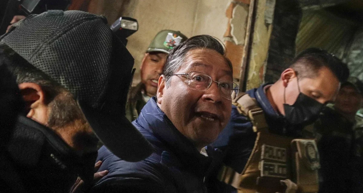 “NO NOS HEMOS IDO”, DIJO LUIS ARCE AL SER INGRESAR A LA CÁRCEL DE SAN PEDRO