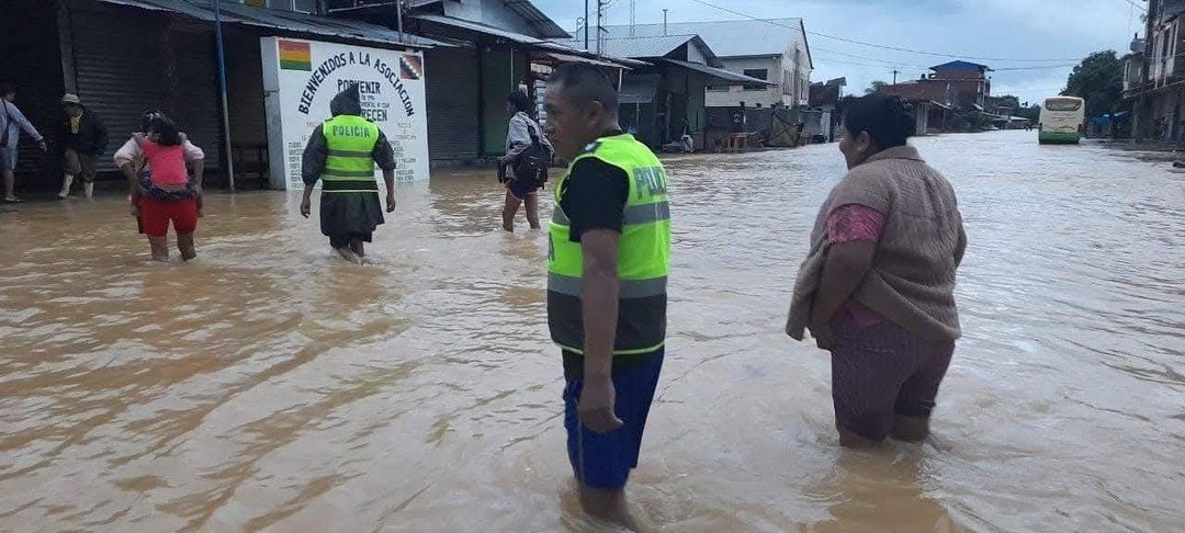 DESBORDE DEL RÍO MAGAREÑO DEJA A IVIRGAZAMA BAJO EL AGUA