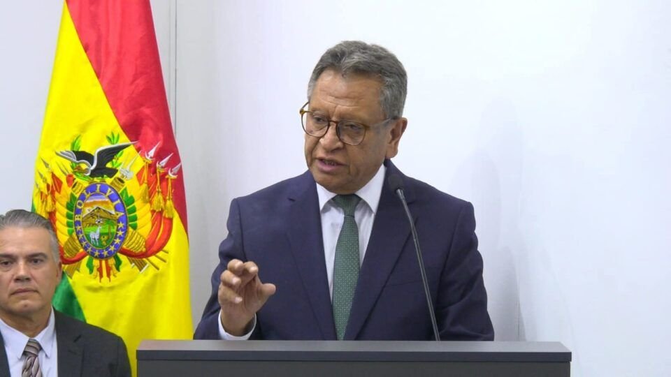 GOBIERNO NIEGA SECUESTRO DE ARCE: “SECUESTRO FUE LO QUE LE HICIERON A CAMACHO”