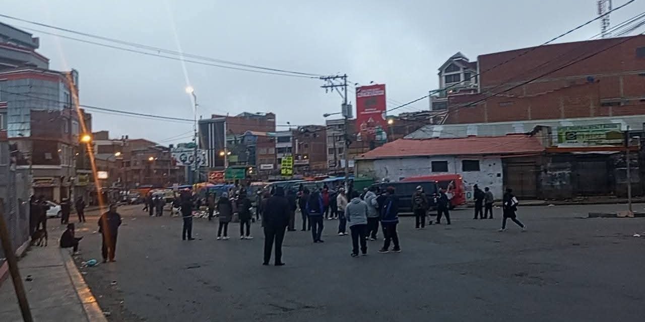 VECINOS DE EL ALTO A RODRIGO PAZ: “SI NO DA PAZ AL PUEBLO, NO LE DAREMOS PAZ”