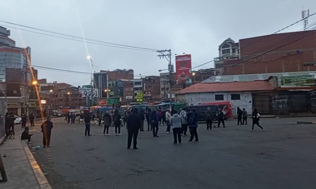 VECINOS DE EL ALTO A RODRIGO PAZ: “SI NO DA PAZ AL PUEBLO, NO LE DAREMOS PAZ”