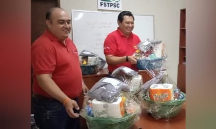 RADIO ACTUALIDAD RECONOCE LA LABOR DE SU PERSONAL CON ENTREGA DE CANASTONES