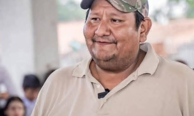 ALFREDO SOLARES OFICIALIZA CANDIDATURA A LA ALCALDÍA CON RESPALDO DE LA SIGLA DEL PRESIDENTE