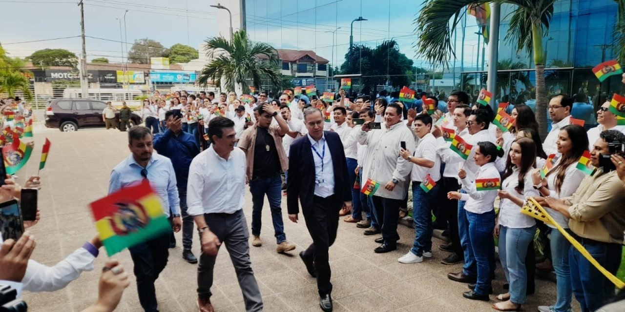 PRESIDENTE PAZ INSPECCIONA YPFB EN SANTA CRUZ TRAS DENUNCIAS DE PRESUNTA CORRUPCIÓN