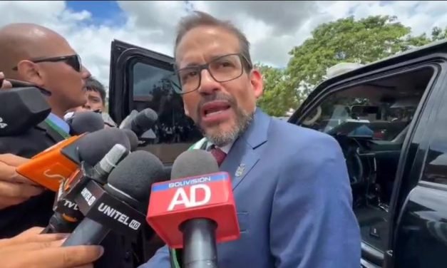 CAMACHO PIDE A ASAMBLEÍSTAS NOTIFICADOS POR TRANSFUGIO QUE RENUNCIEN “CON DIGNIDAD”           