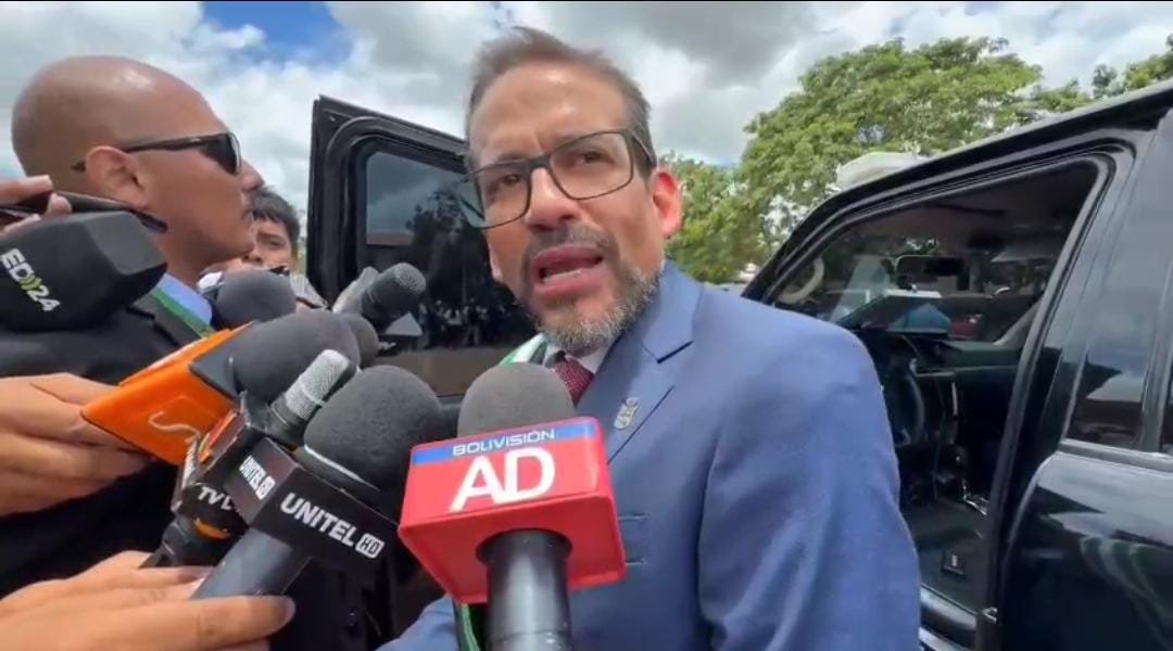 CAMACHO PIDE A ASAMBLEÍSTAS NOTIFICADOS POR TRANSFUGIO QUE RENUNCIEN “CON DIGNIDAD”           