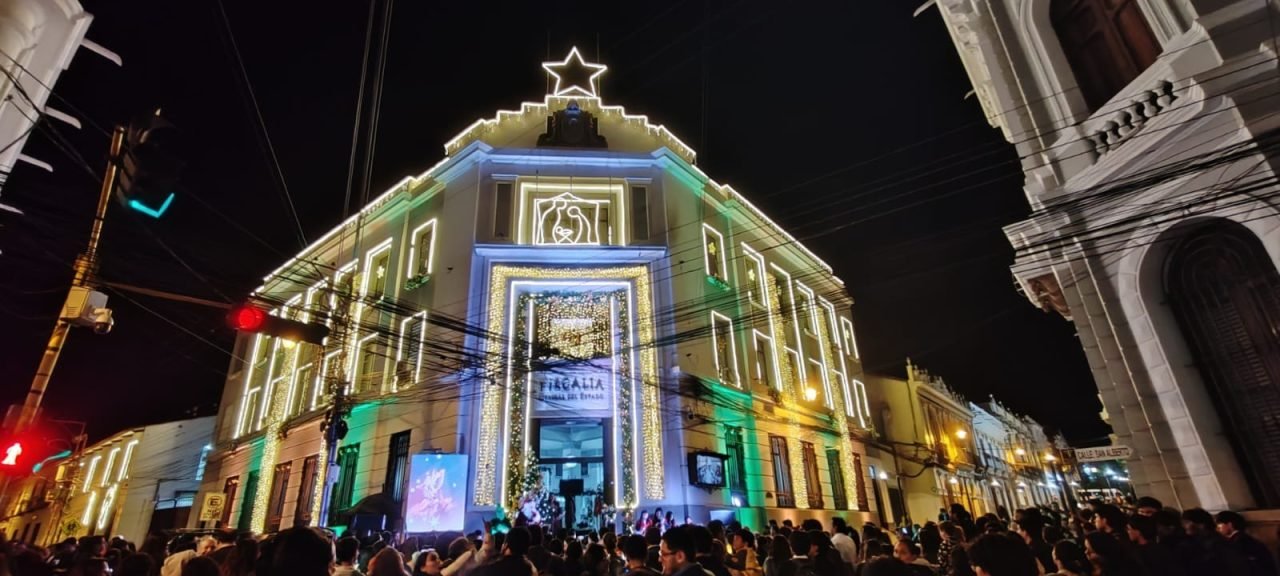 FISCALÍA GENERAL ENCIENDE LUCES NAVIDEÑAS CON MENSAJE DE UNIÓN Y SOLIDARIDAD