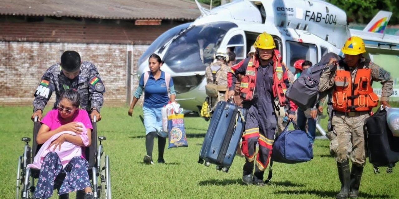 DEFENSA CIVIL REPORTA MÁS DE MIL PERSONAS EVACUADAS POR INUNDACIONES EN SANTA CRUZ