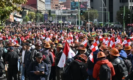 “NOS QUEDAMOS EN LA PAZ HASTA QUE SE DEROGUE EL DIESELAZO”, ADVIERTEN MINEROS COOPERATIVISTAS