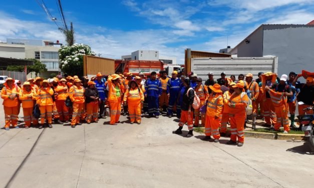 TRABAJADORES DE ASEO URBANO PIRAÍ PARALIZAN ACTIVIDADES POR RETRASO EN PAGOS